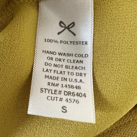 Everly Mustard Yellow Short Sleeve V Neck Shift Mini Dress size Small - Picture 8 of 9